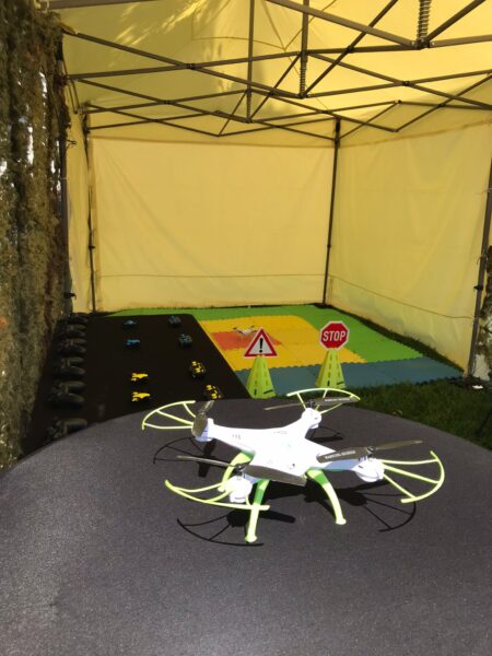 Dron na event - Stanowisko latania dronem - nauka latania dronem - Wypożyczalnia Atrakcji