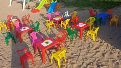 Kącik malucha- stoliki i krzesełka. Organizacja imprez dla dzieci i młodzieży